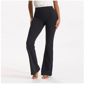 Vuori Flare Studio yoga pants black size Medium 30” inseam